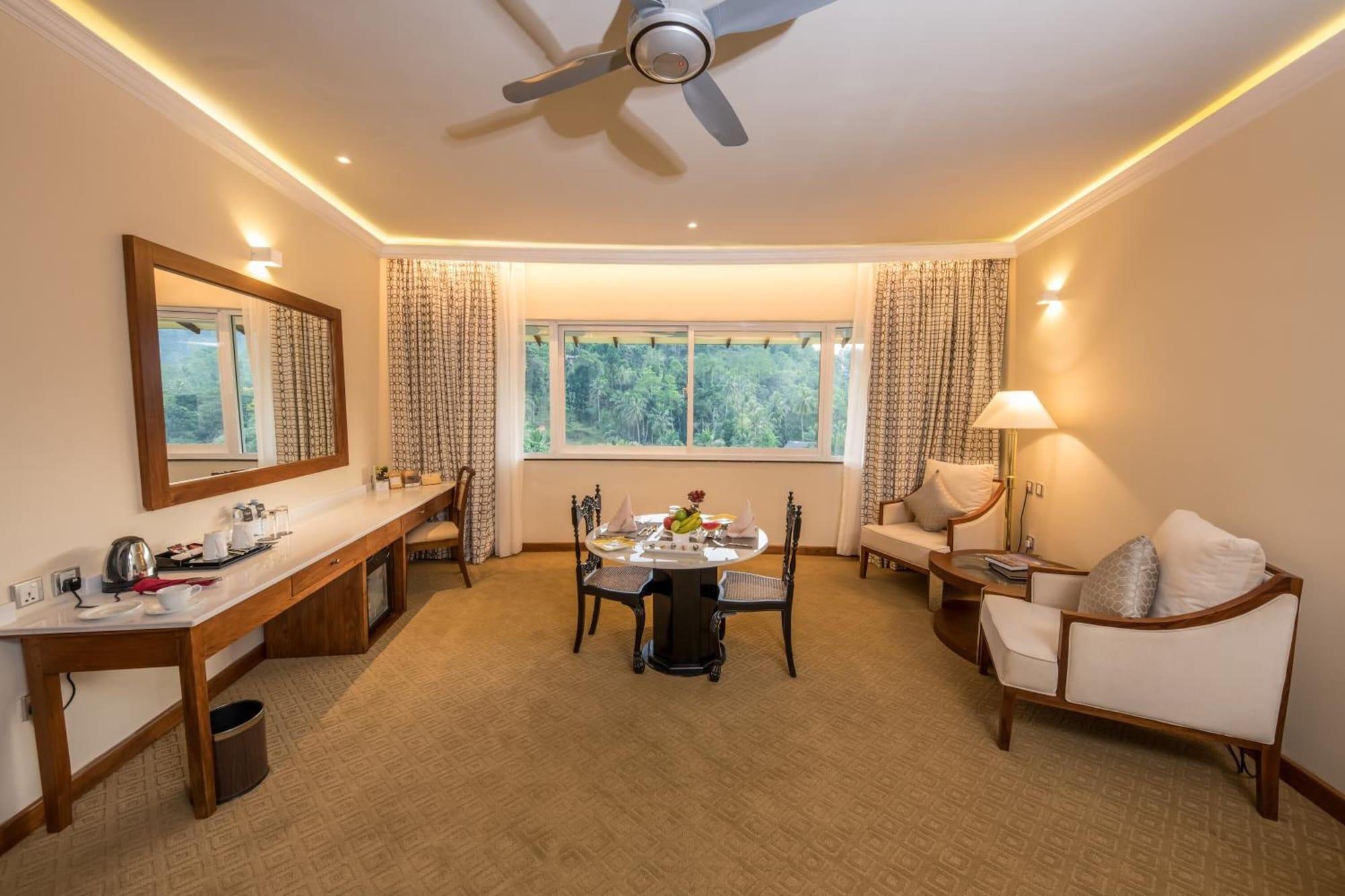 Earl'S Regent Hotel Κάντι Εξωτερικό φωτογραφία