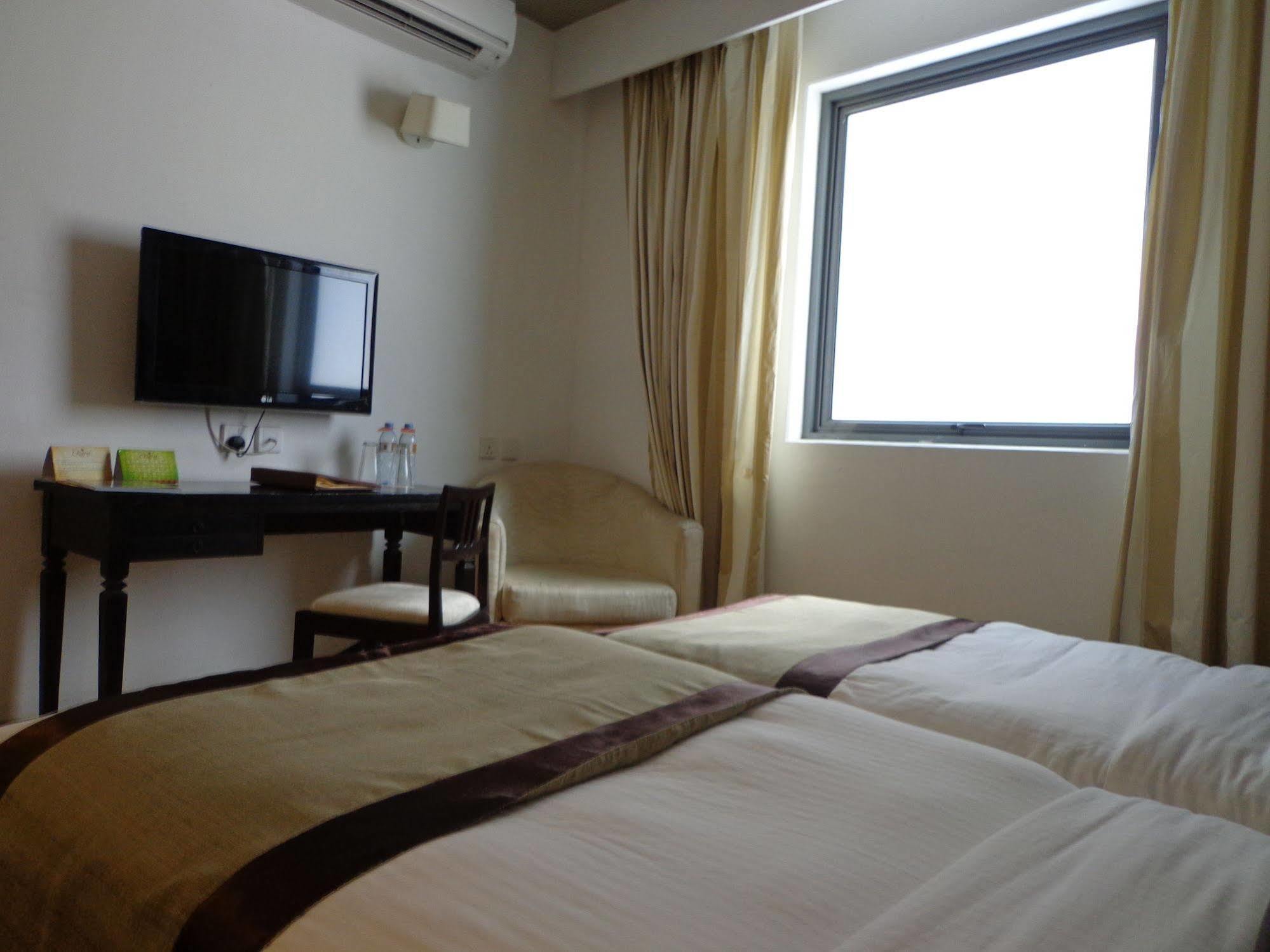 Earl'S Regent Hotel Κάντι Εξωτερικό φωτογραφία