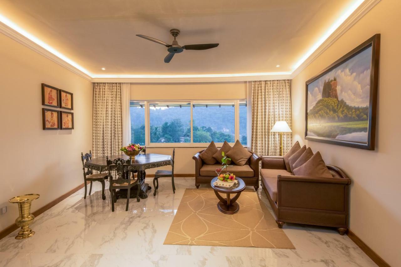 Earl'S Regent Hotel Κάντι Εξωτερικό φωτογραφία