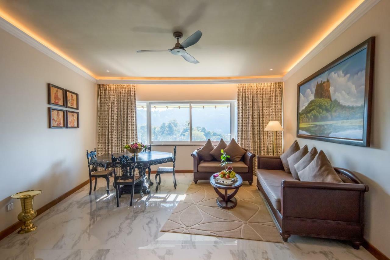 Earl'S Regent Hotel Κάντι Εξωτερικό φωτογραφία