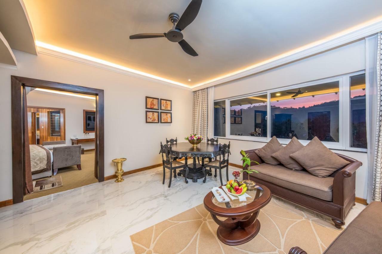 Earl'S Regent Hotel Κάντι Εξωτερικό φωτογραφία