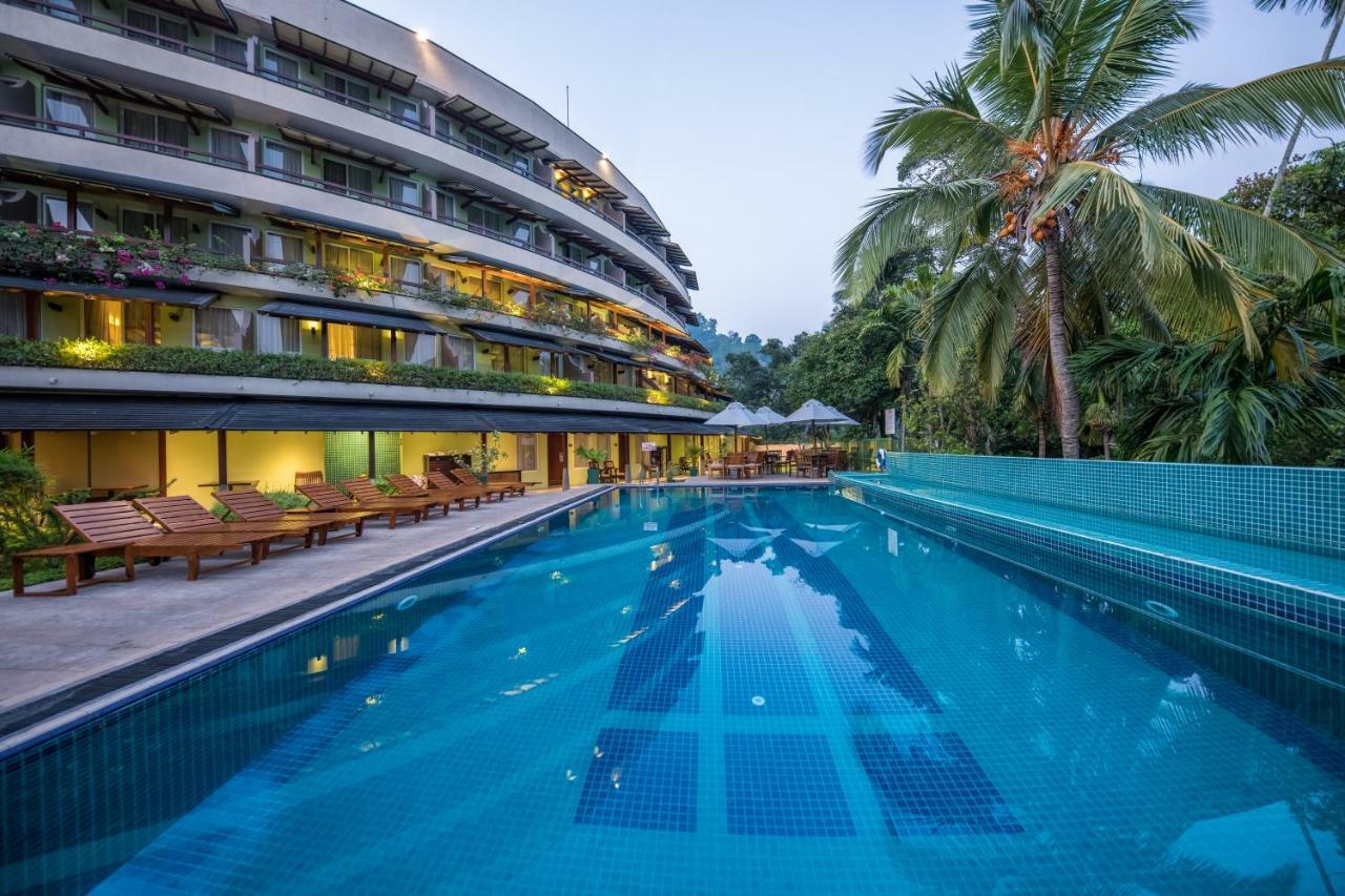 Earl'S Regent Hotel Κάντι Εξωτερικό φωτογραφία